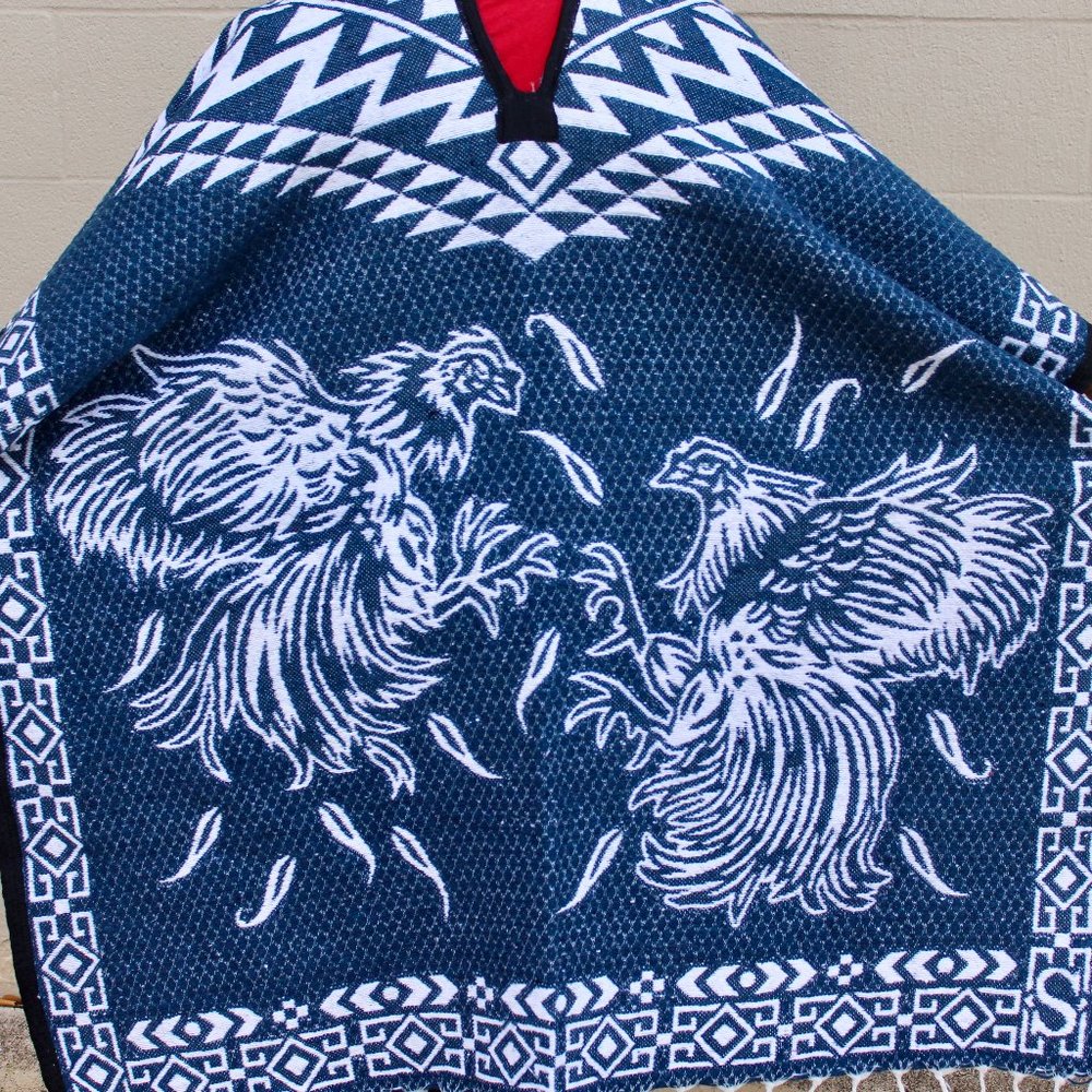 Poncho de Gallos. Rooster Poncho. Gaban Poncho mexican jorongo. Gallos